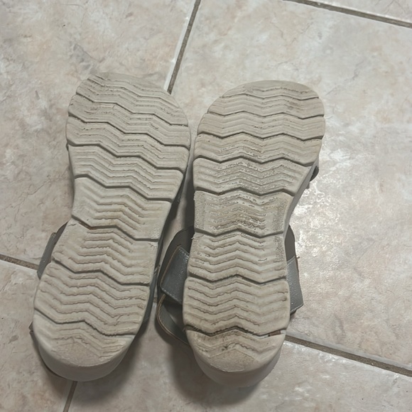 White and silver otbt platform sandal - Picture 4 of 5